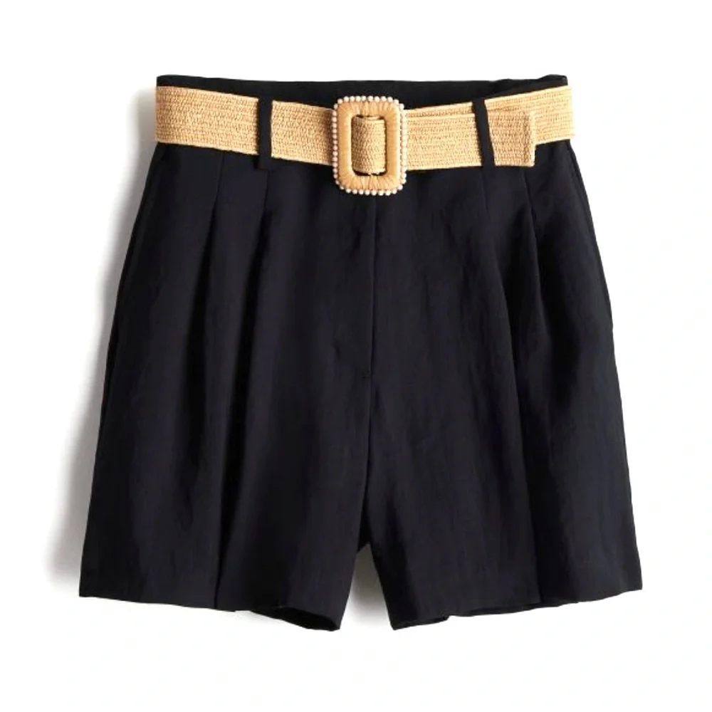 NWOT H&M black tailored high waisted pleated shorts with belt included Size 2.